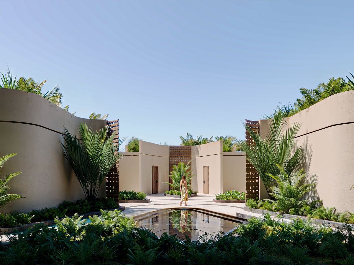 Ampersand Beach House, the arrival courtyard and reflecting pool